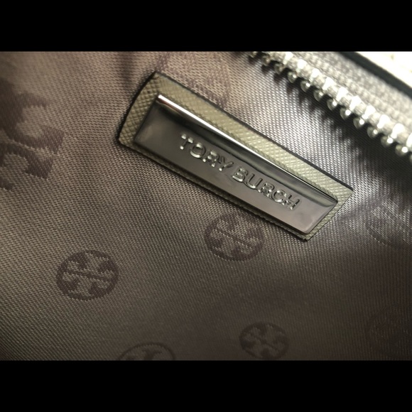 Tory Burch Robinson Handbag w/crossbody strap - Picture 5 of 8